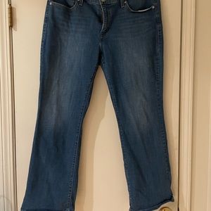 Women’s Levi 415 class boot denim blue jeans. Size 18W.